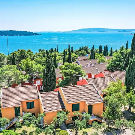 Medena-4 By Interhome טרוגיר